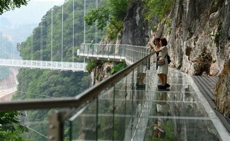 山西哪裏有玻璃棧道：從建筑特色到旅游魅力的探索之旅